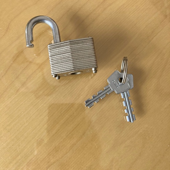 Milockie Hotel Safe Guard with Padlock, Keys & Black Pouch - Picture 9 of 11